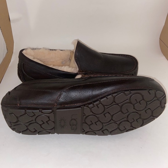 UGG Men's Ascot Slippers - Picture 5 of 9